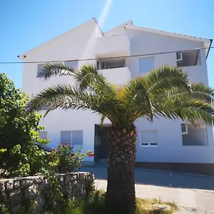 Navis , Supetarska Draga Kroatien